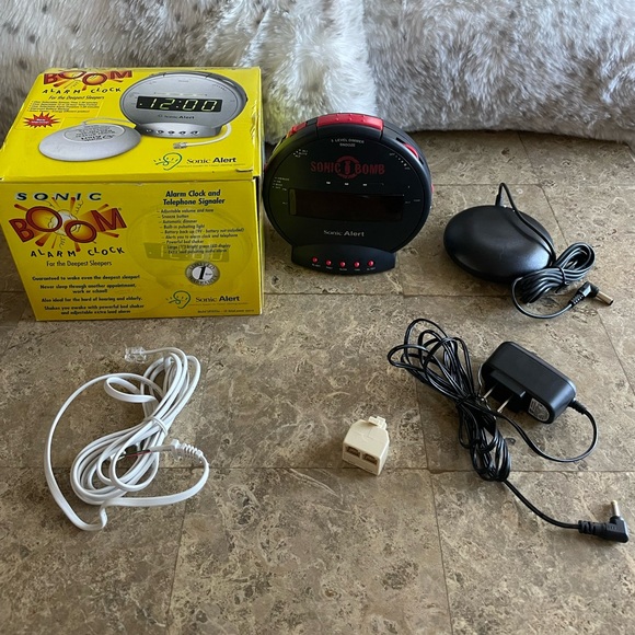 Sonic Alert Sonic Boom SBT425ss Vibrating Bed Shaker Alarm Clock with Phone Sign - Picture 1 of 15